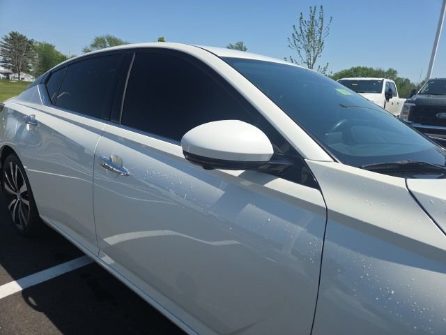 Used 2020 Nissan Altima 2.0 Platinum FWD image 5
