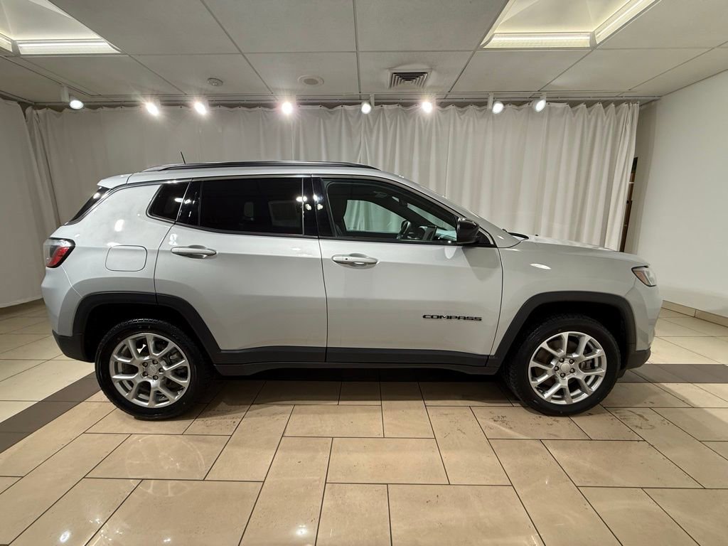 Used 2024 Jeep Compass Latitude image 6