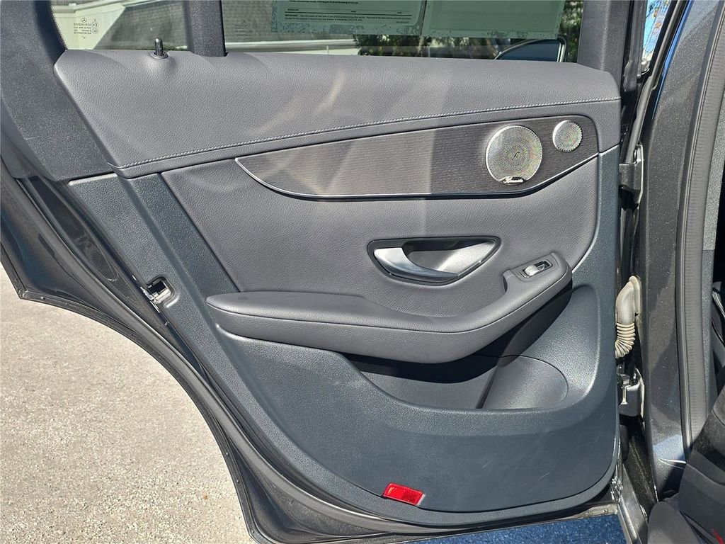 Used 2023 Mercedes-Benz GLC 300 4MATIC Coupe image 11