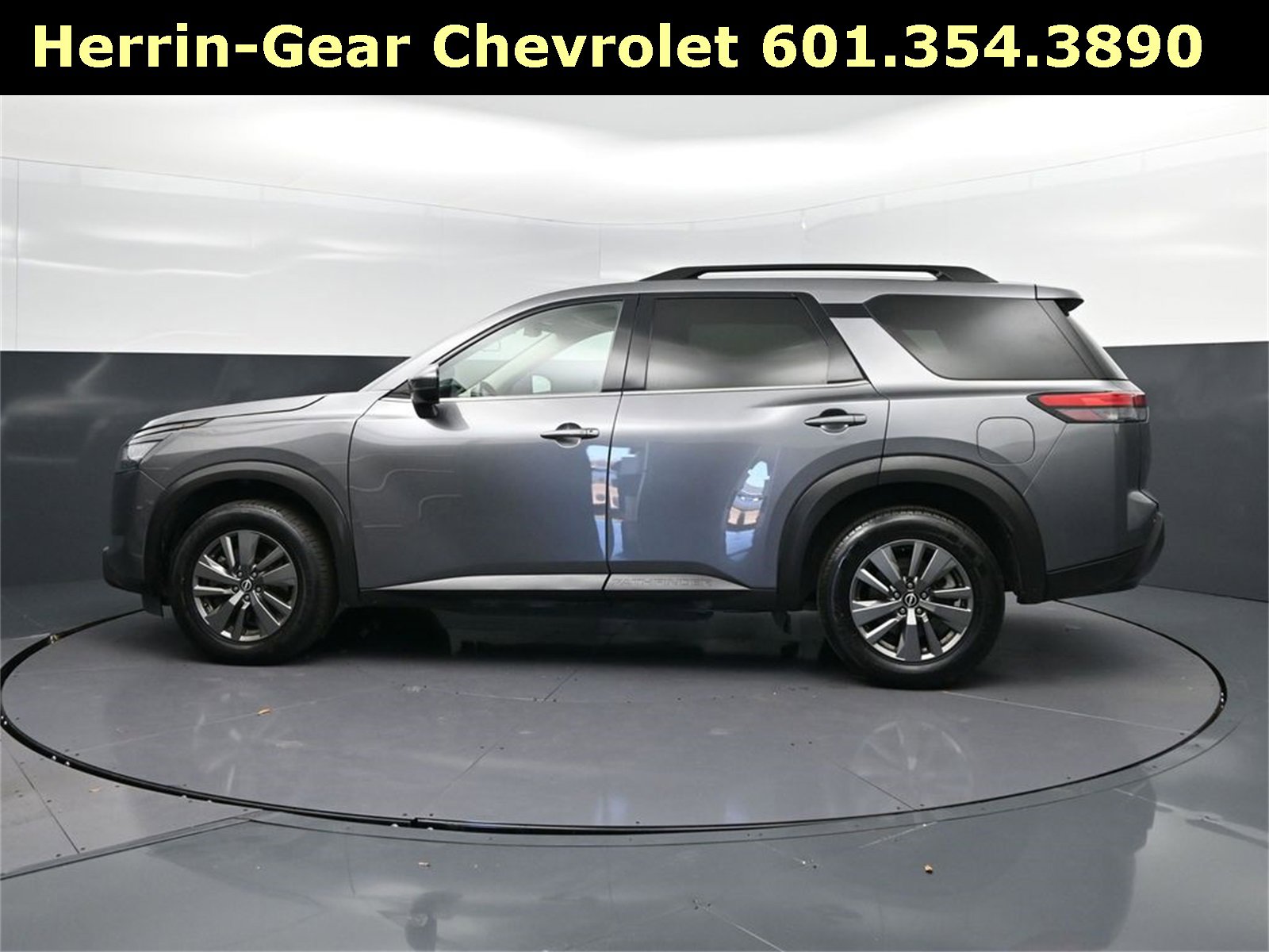 Used 2022 Nissan Pathfinder SV image 4