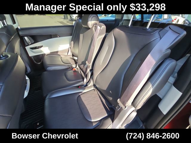 Used 2024 Kia Carnival EX image 12