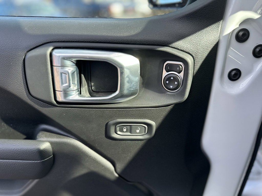 Certified 2025 Jeep Gladiator Sport image 30