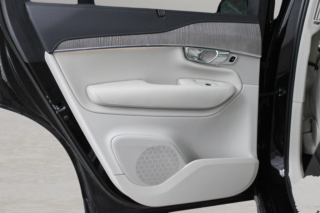 Certified 2023 Volvo XC90 B6 Ultimate w/ Protection Package Premier AWD/4WD image 24