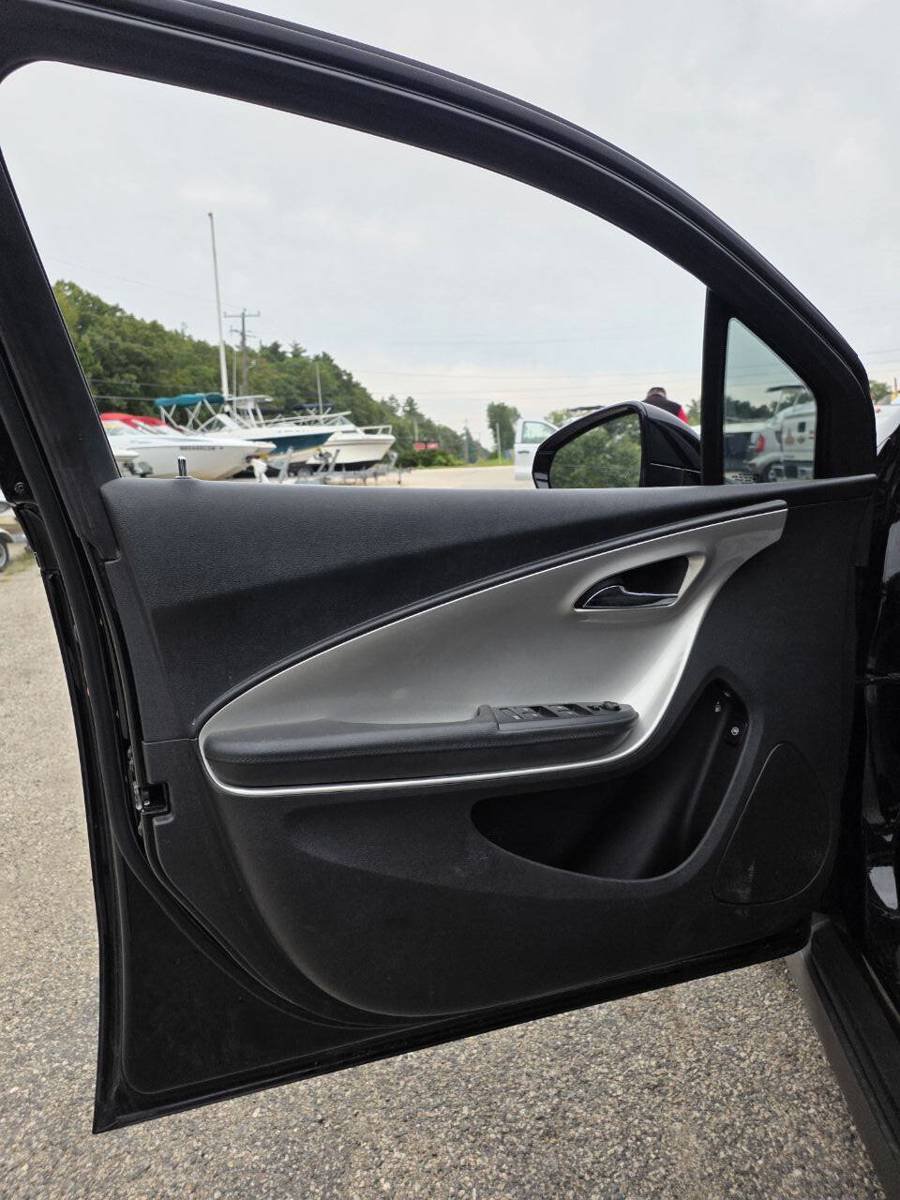 Used 2013 Chevrolet Volt FWD image 13