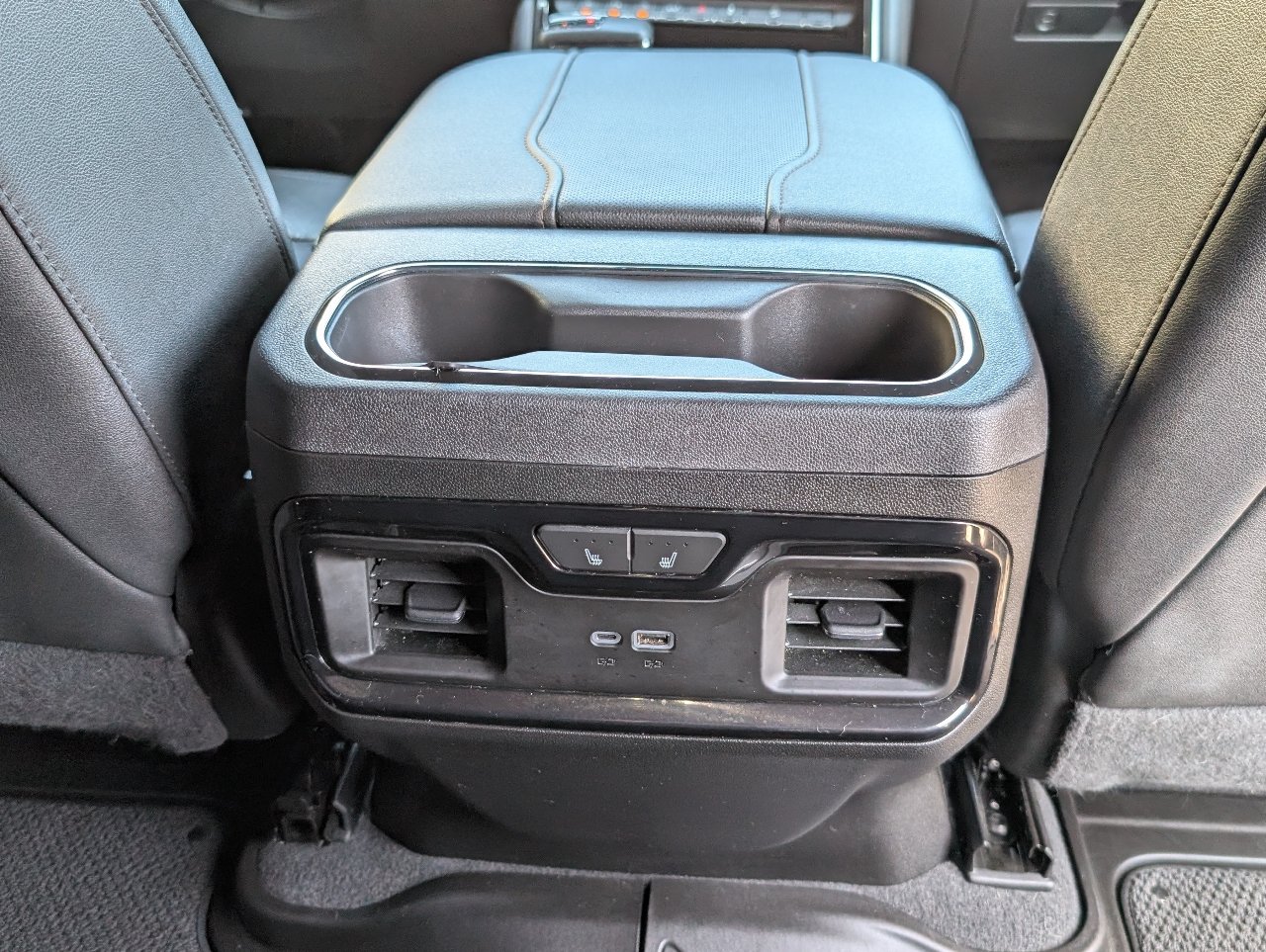 Used 2024 GMC Sierra 1500 AT4 w/ Technology Package AWD/4WD image 7