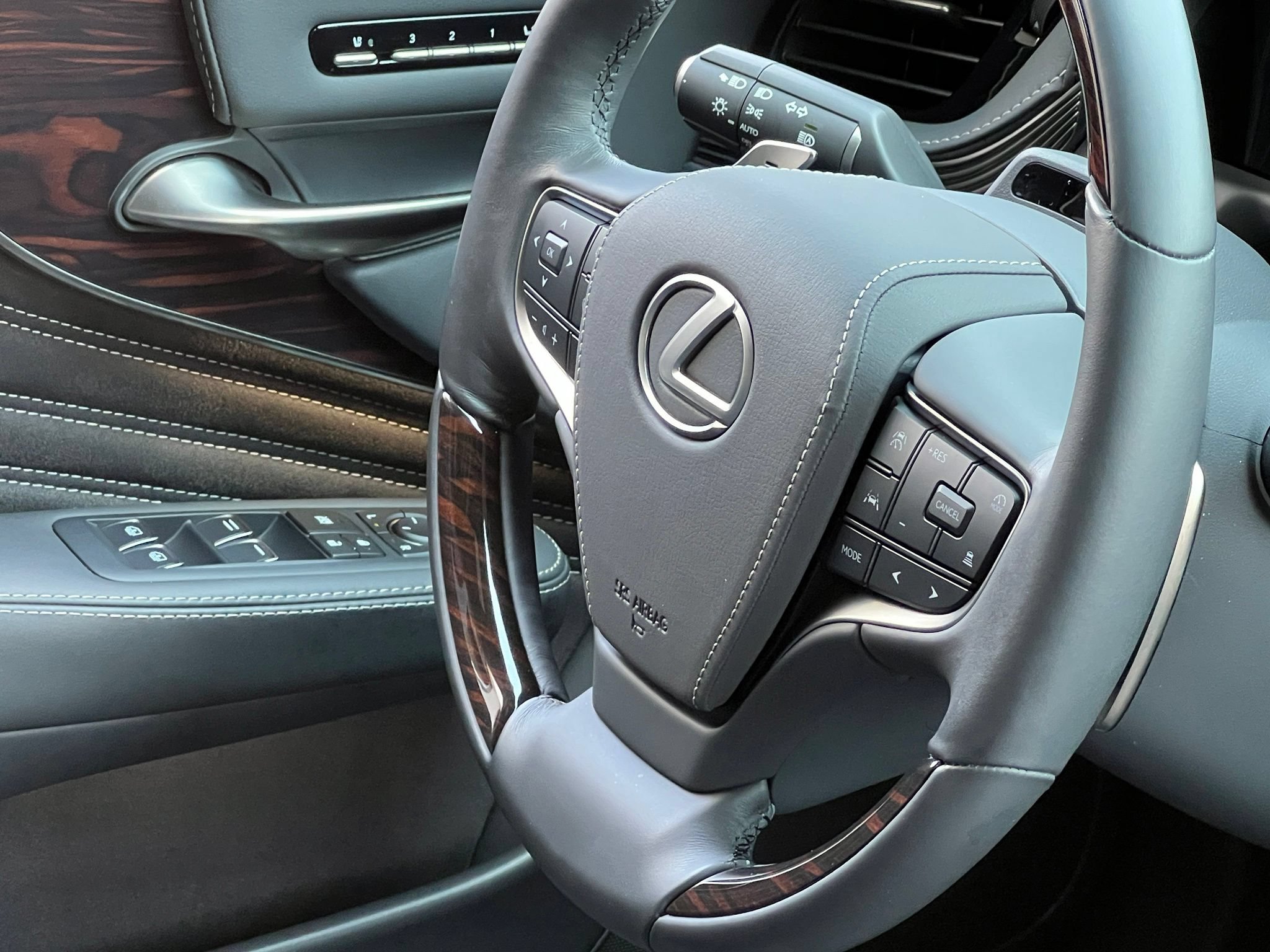 Used 2024 Lexus LS 500 AWD w/ Luxury Package image 24