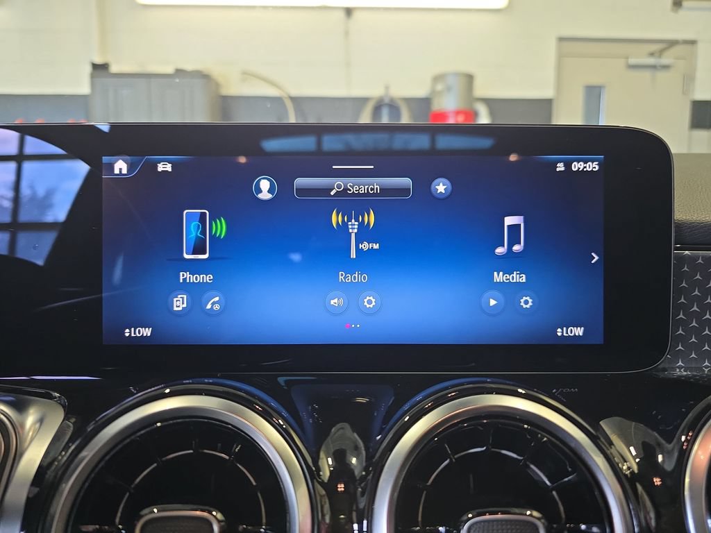 Used 2026 Mercedes-Benz GLB 250 image 23