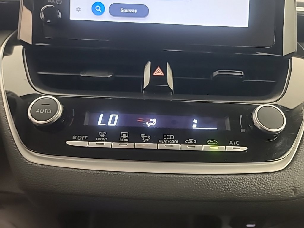 Used 2025 Toyota Corolla LE FWD image 34