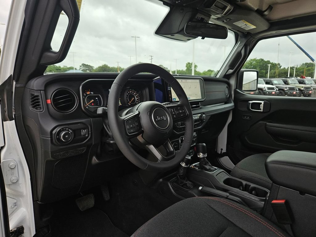 Used 2026 Jeep Wrangler Unlimited Rubicon AWD/4WD image 15
