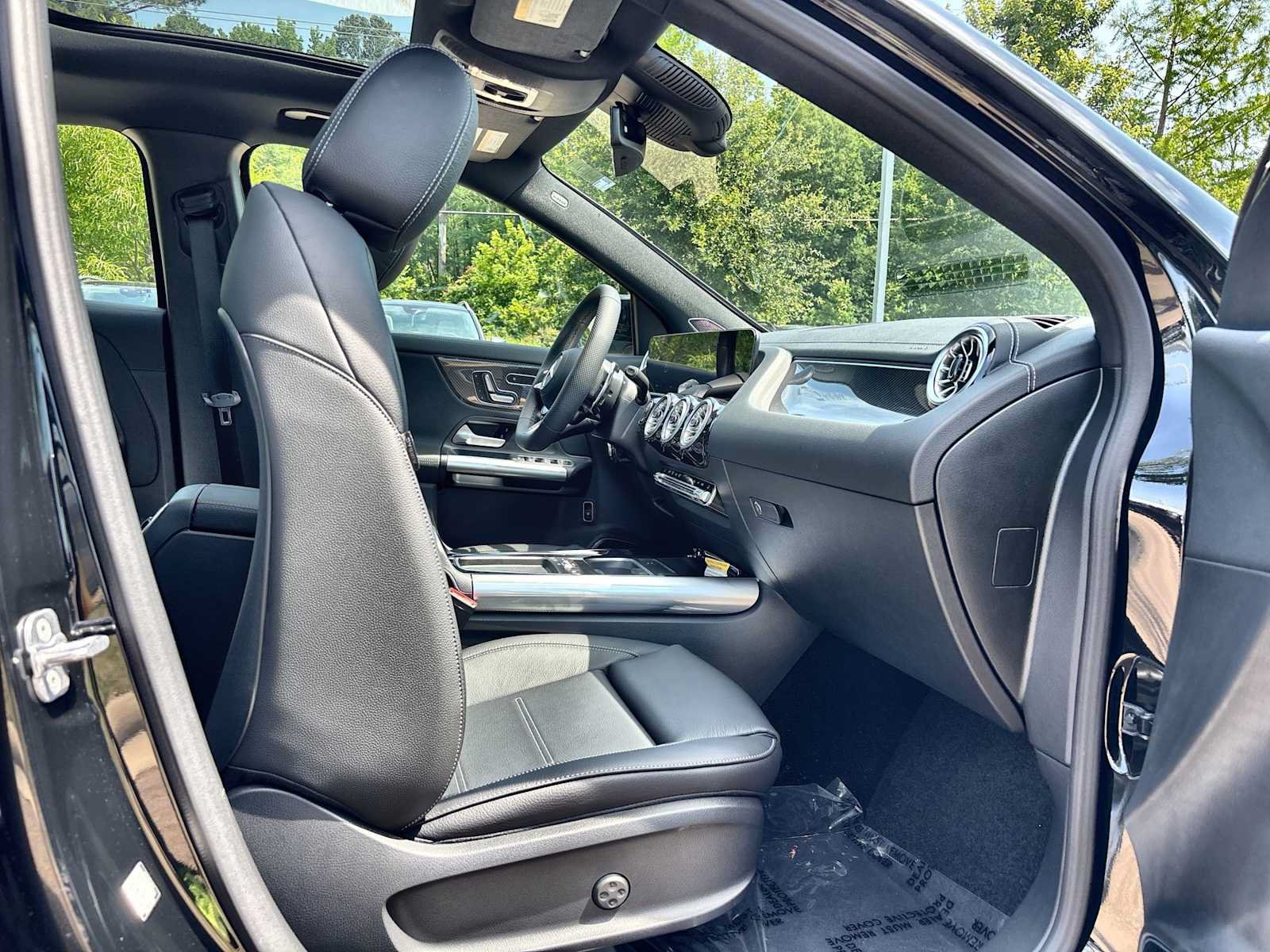 New 2026 Mercedes-Benz GLA 35 AMG 4MATIC image 9