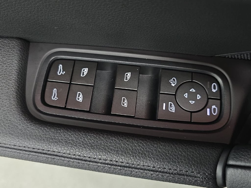 Certified 2026 Porsche Cayenne AWD/4WD image 24
