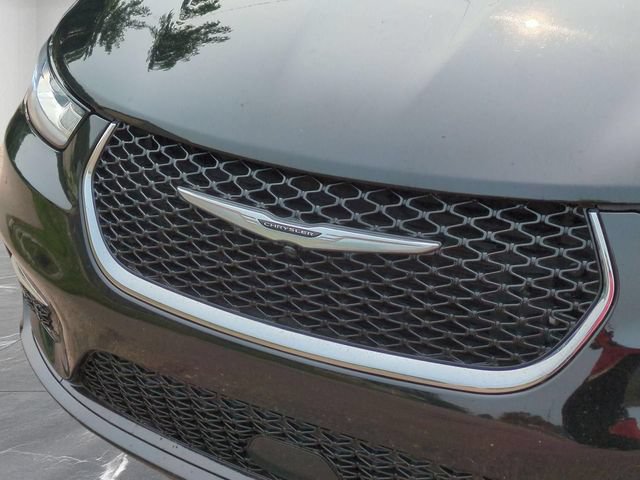 Used 2024 Chrysler Pacifica Touring-L FWD image 30