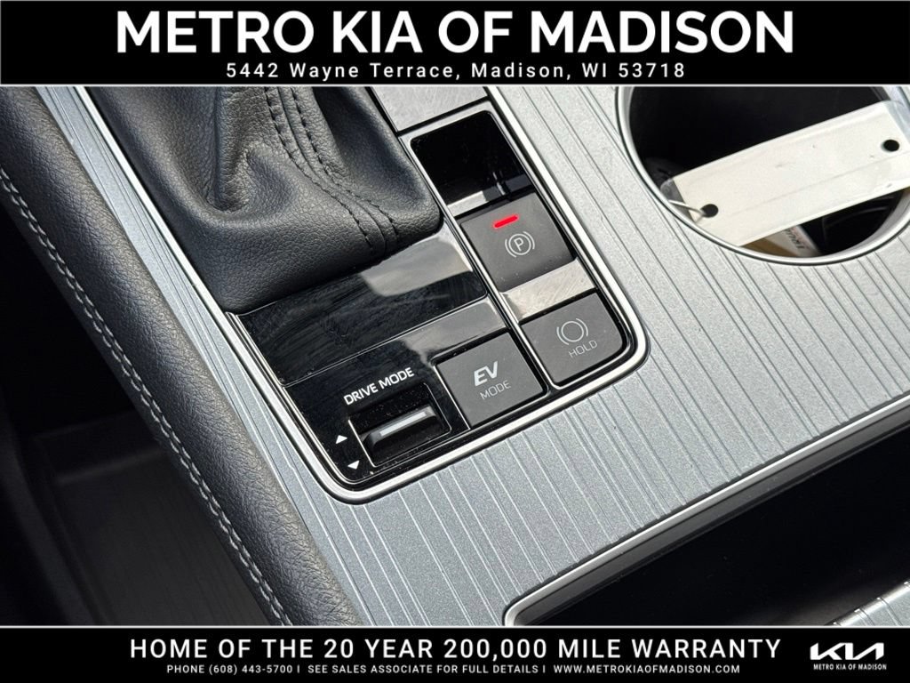 Used 2025 Toyota Sienna XLE AWD/4WD image 29