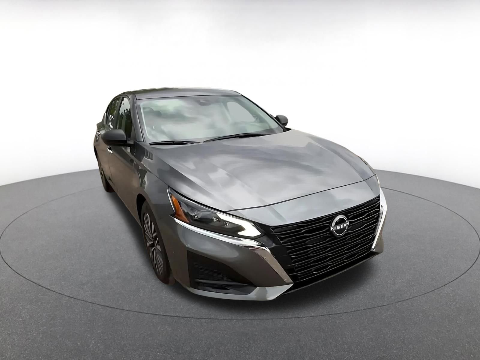 Used 2025 Nissan Altima 2.5 SV FWD image 3