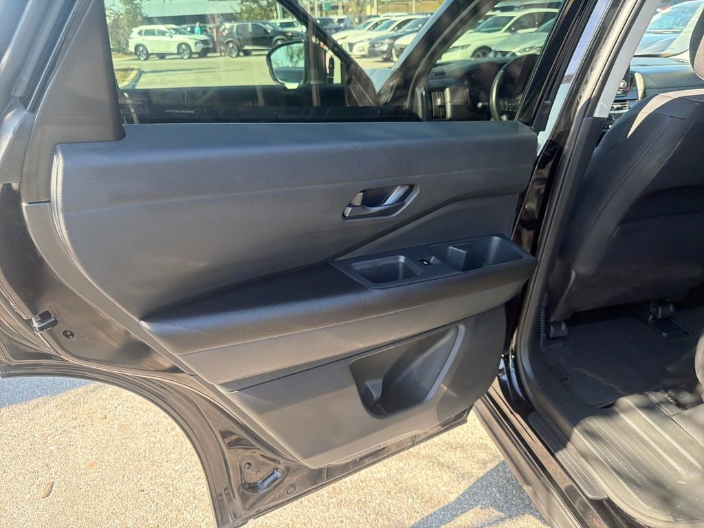 Used 2024 Nissan Pathfinder SV image 19