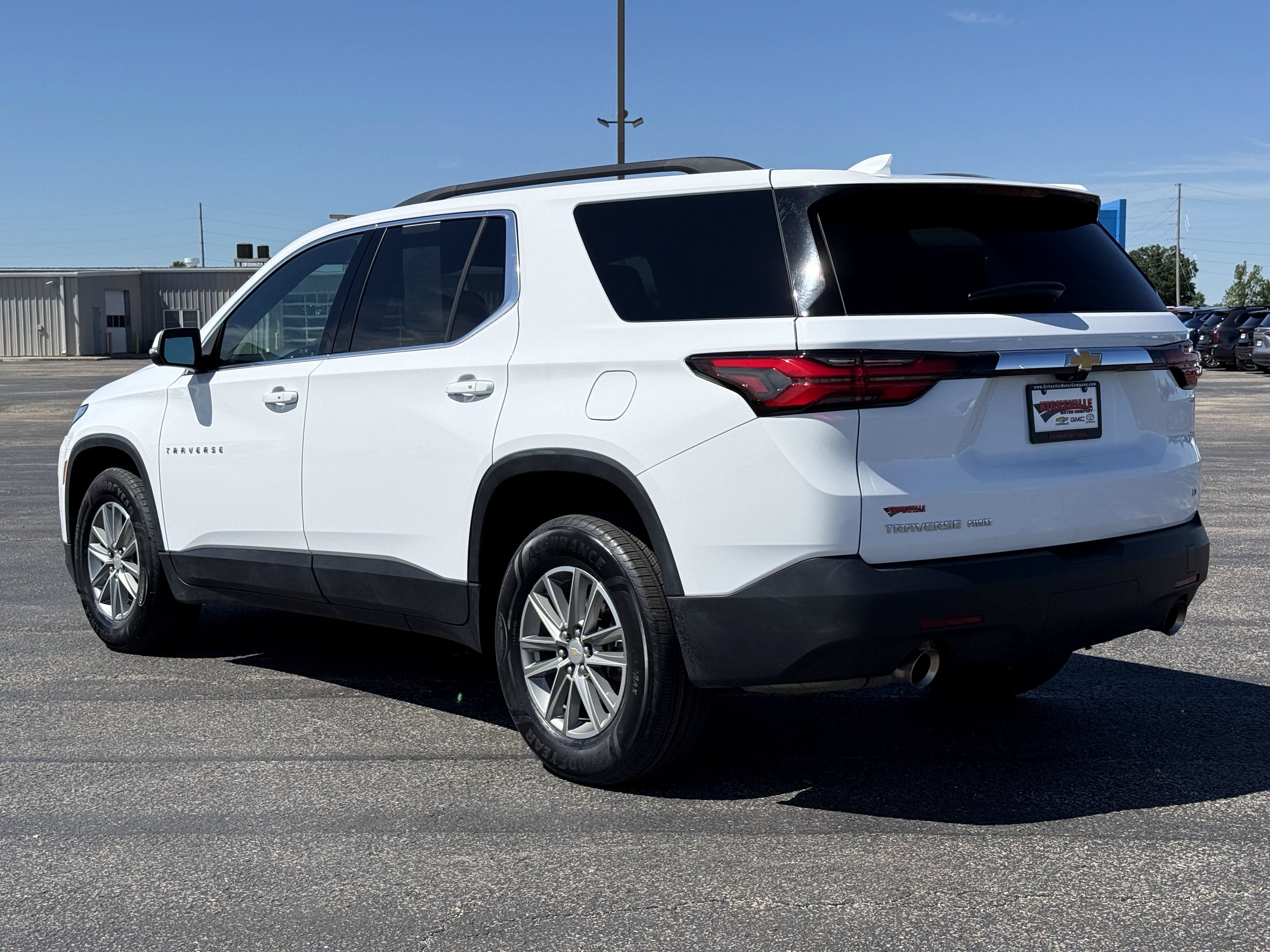 Certified 2023 Chevrolet Traverse LT w/ Rear Camera Mirror Package AWD/4WD image 6