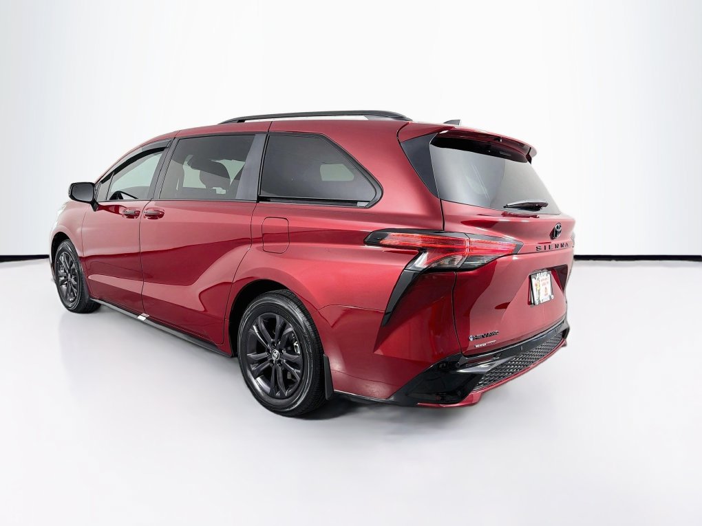 Used 2025 Toyota Sienna XSE w/ XSE Plus Package AWD/4WD image 7