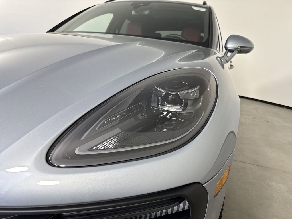Certified 2026 Porsche Macan GTS AWD/4WD image 11