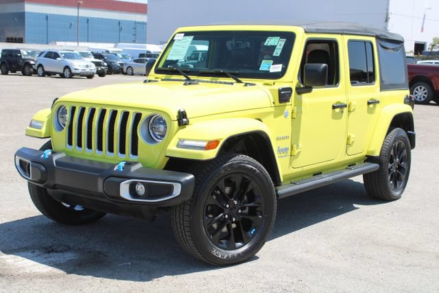 Used 2023 Jeep Wrangler Unlimited Sahara w/ Cold Weather Group AWD/4WD image 13