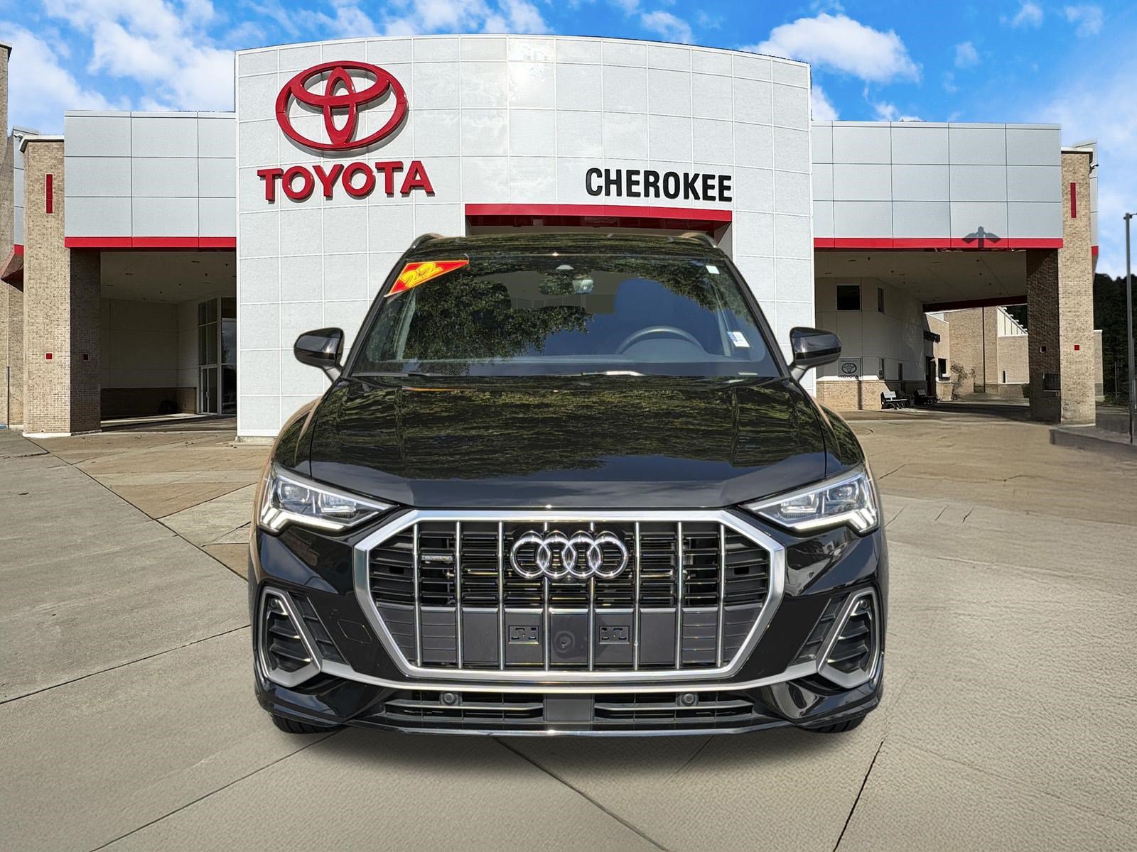 Used 2022 Audi Q3 2.0T Premium Plus w/ Premium Plus Package AWD/4WD image 2