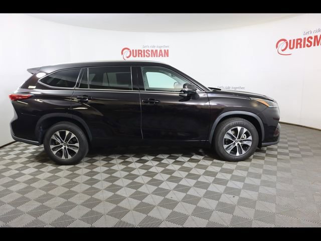 Used 2021 Toyota Highlander XLE image 19