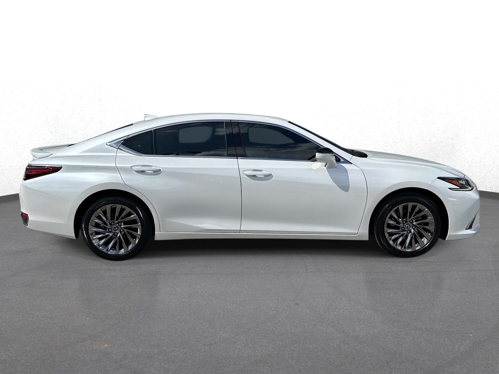 Certified 2025 Lexus ES 300h Ultra Luxury w/ Accessory Package (Z1) FWD image 2