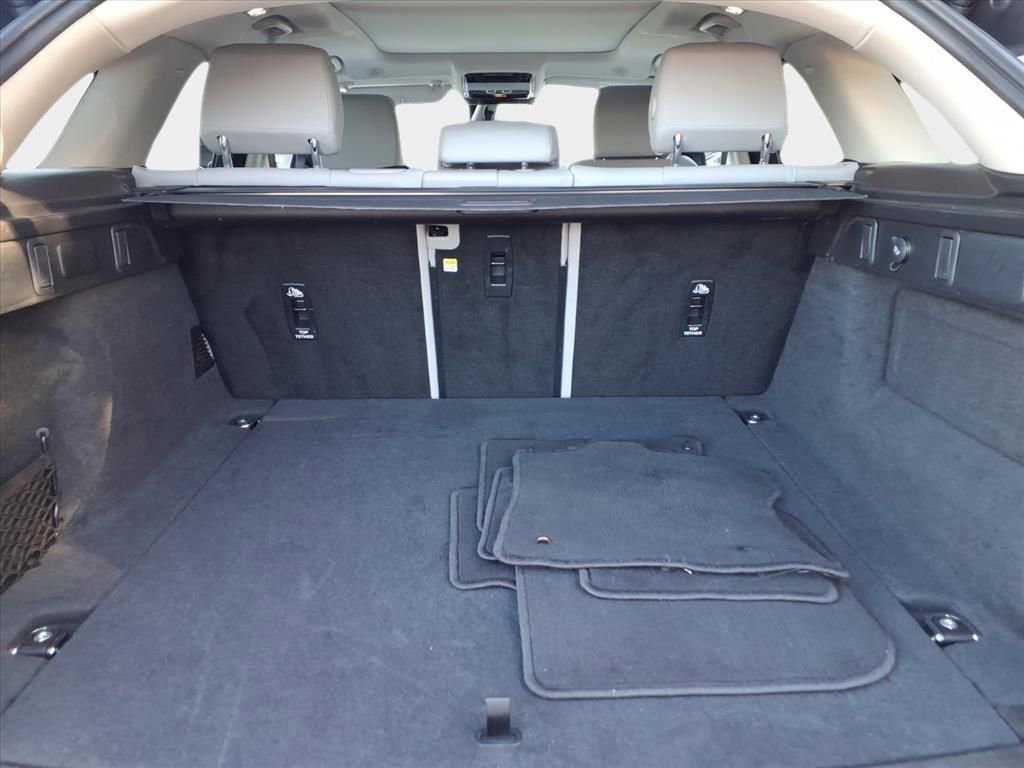 Used 2025 Land Rover Range Rover Velar Dynamic SE image 17