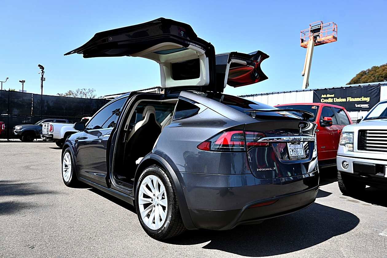 Used 2017 Tesla Model X 75D AWD/4WD image 4