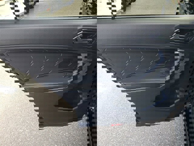 Certified 2022 Volkswagen Tiguan SE image 9