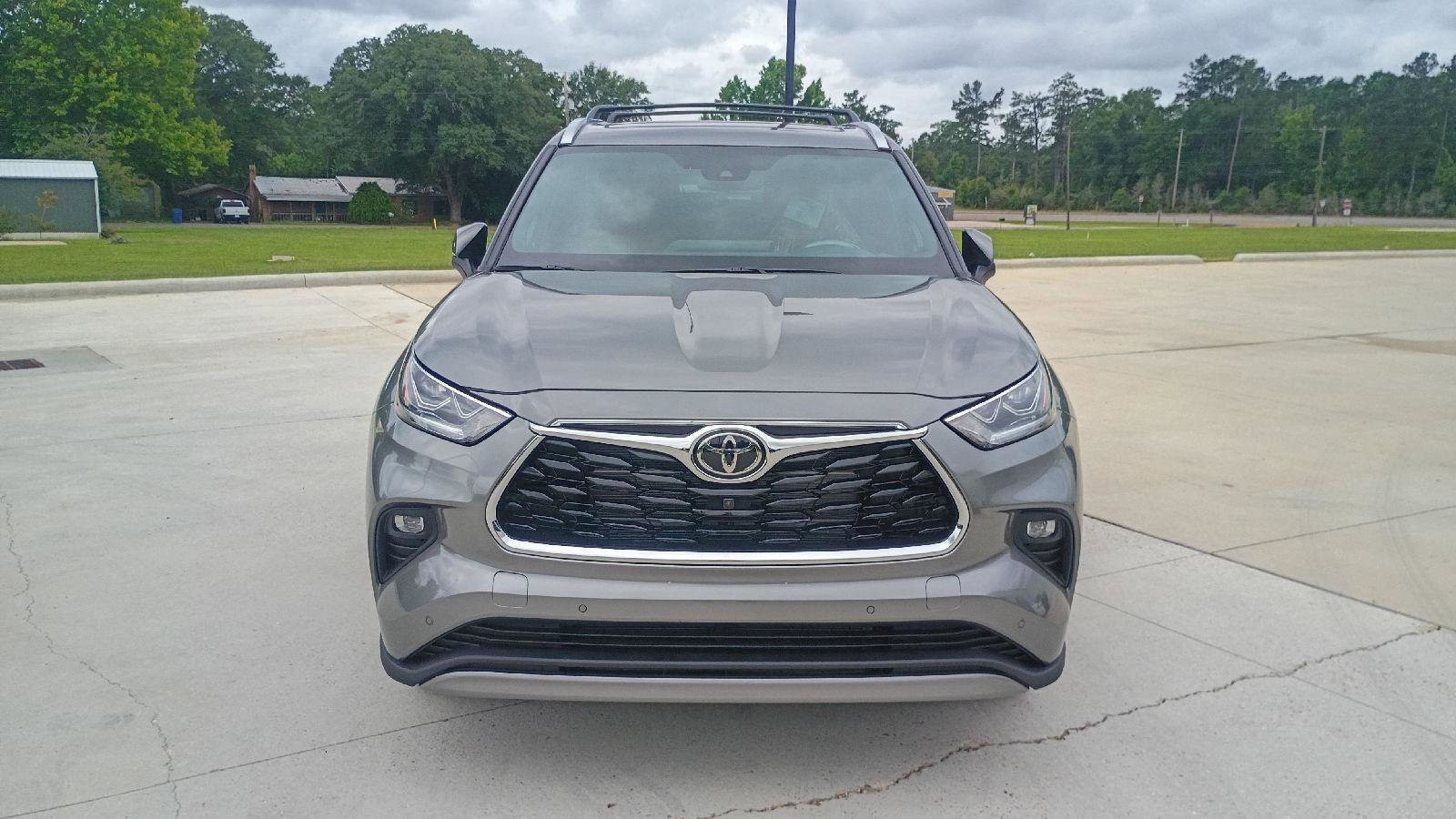 New 2026 Toyota Highlander Platinum AWD/4WD image 2