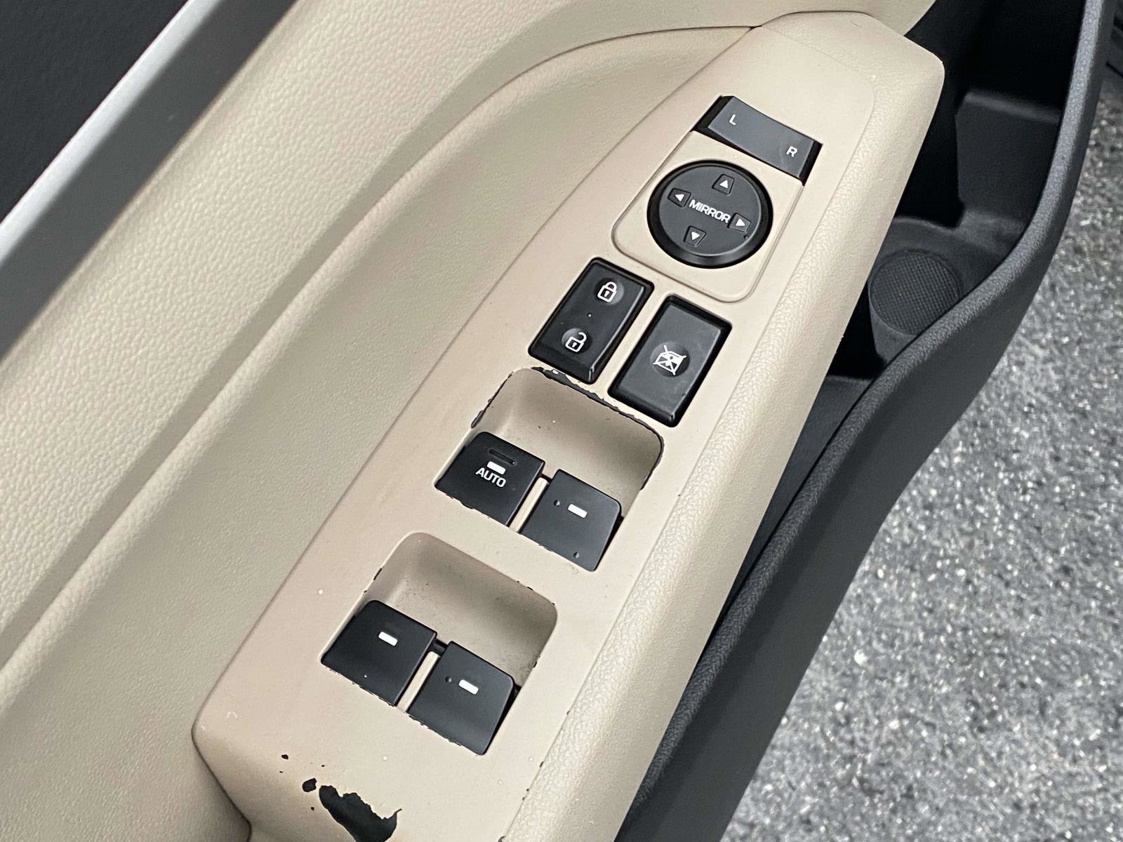 Used 2017 Hyundai Elantra Limited w/ Limited Ultimate Package 05 image 15