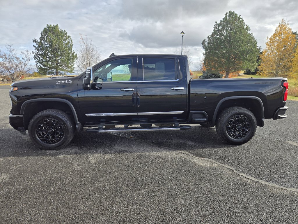 Used 2024 Chevrolet Silverado 3500 High Country w/ High Country Premium Package image 13