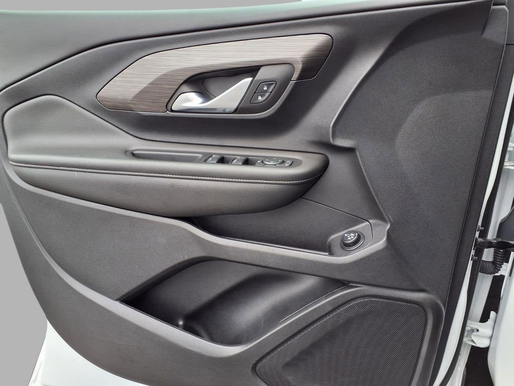 Used 2023 GMC Terrain SLE w/ Driver Convenience Package image 18