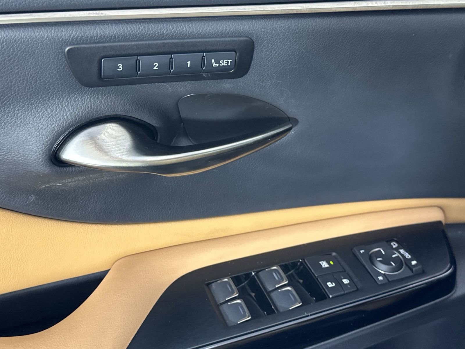 Used 2022 Lexus ES 350 w/ Premium Package image 17