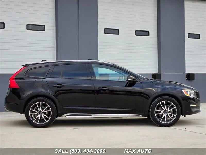 Used 2016 Volvo V60 T5 Cross Country image 9