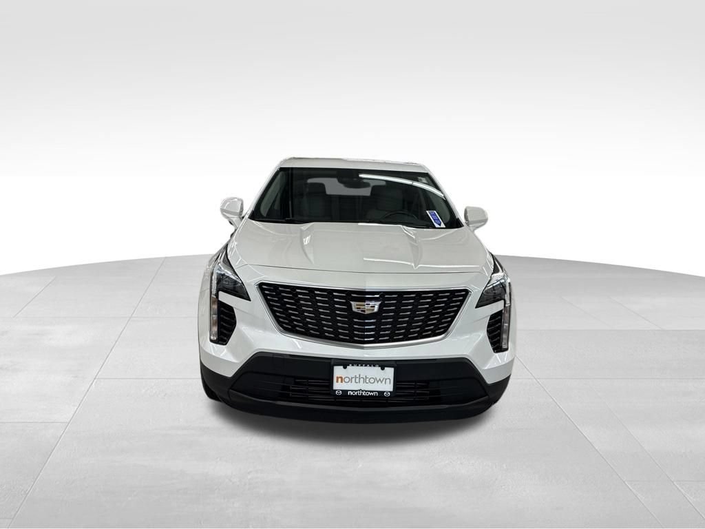 Used 2022 Cadillac XT4 Luxury w/ Cold Weather Package AWD/4WD image 6