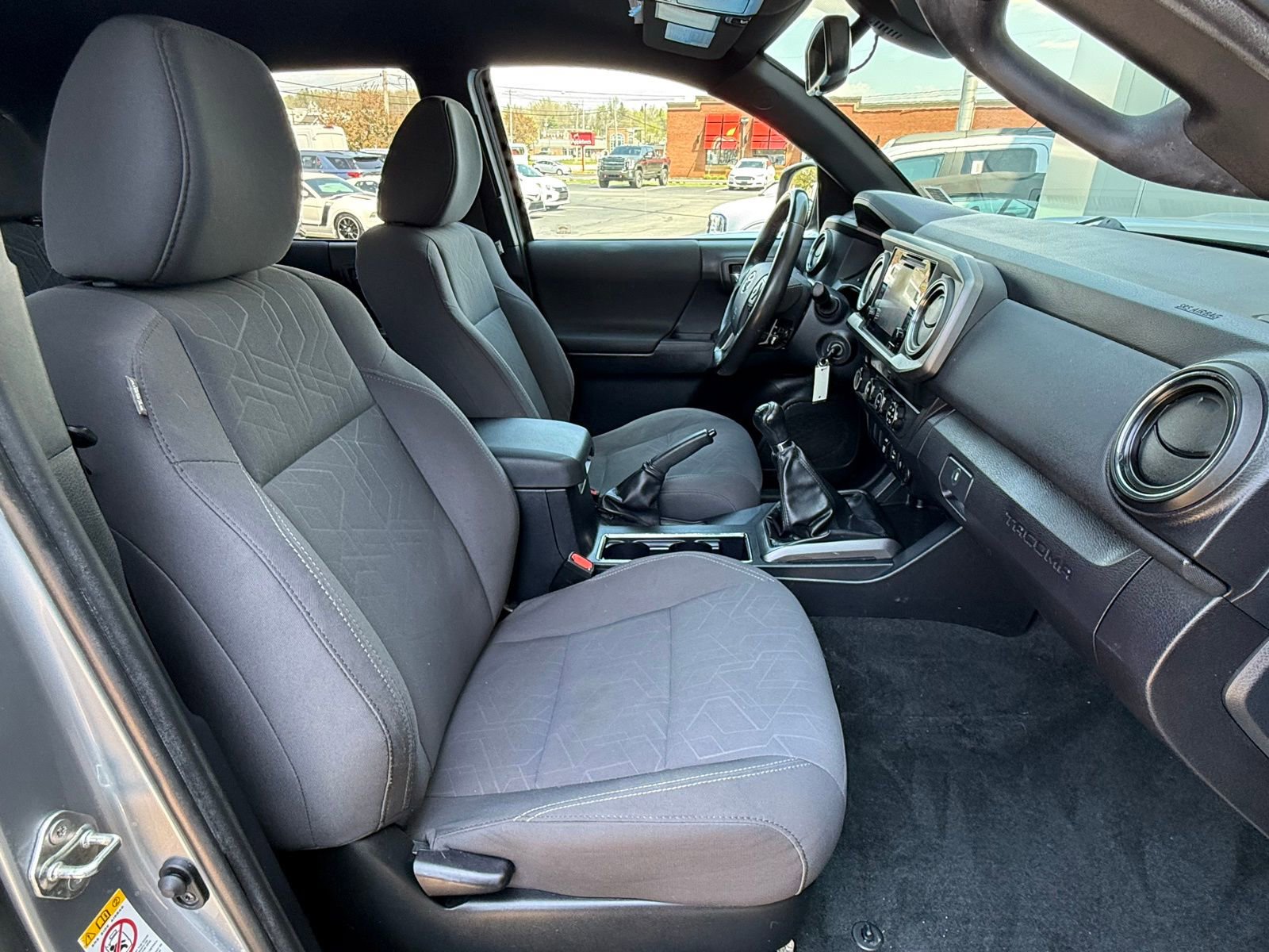Used 2019 Toyota Tacoma TRD Sport AWD/4WD image 16