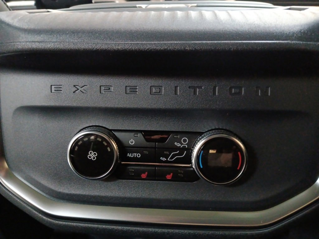 New 2025 Ford Expedition Max Platinum image 16