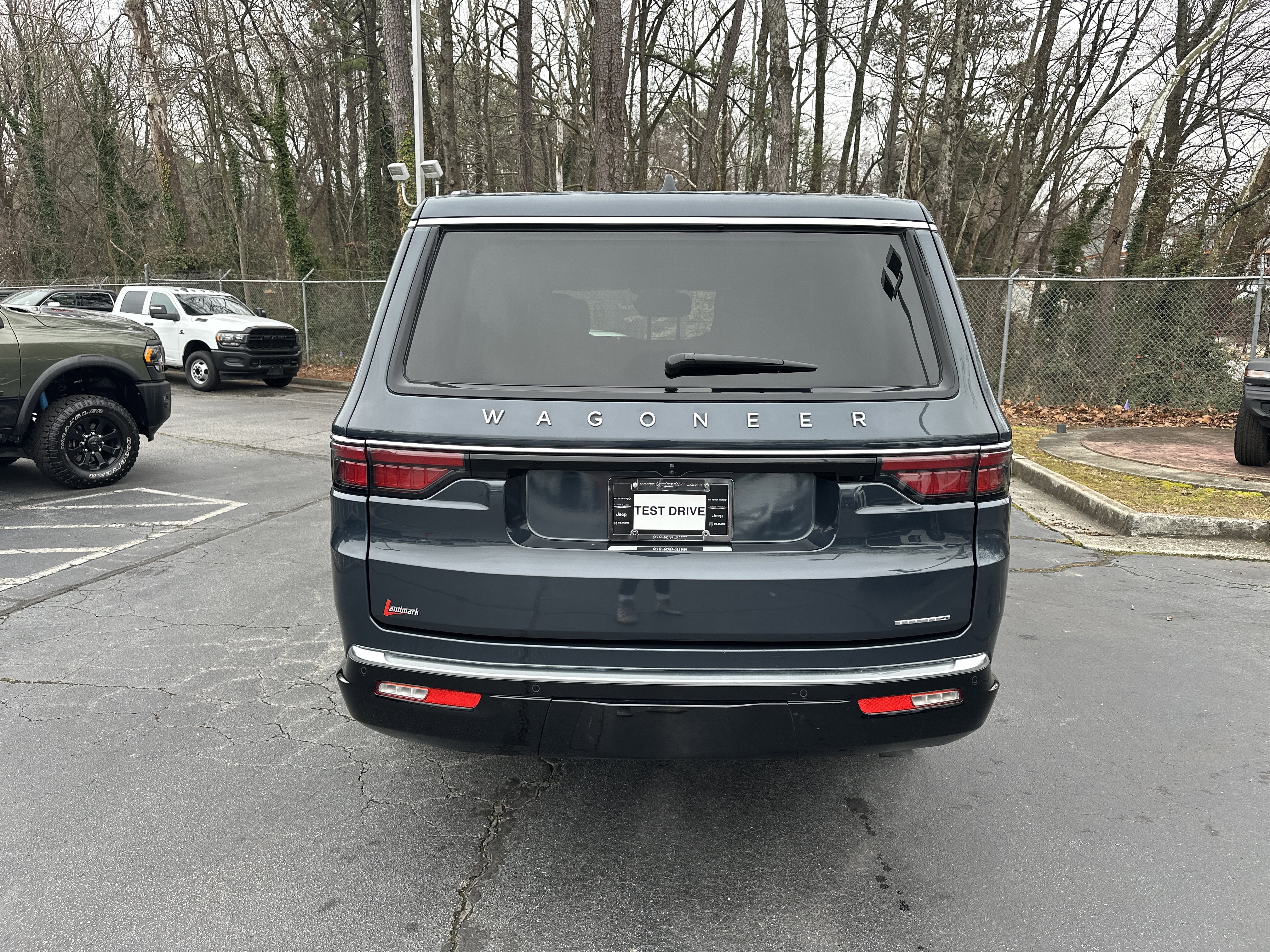 Used 2024 Jeep Wagoneer L Series III w/ Premium Group I image 8