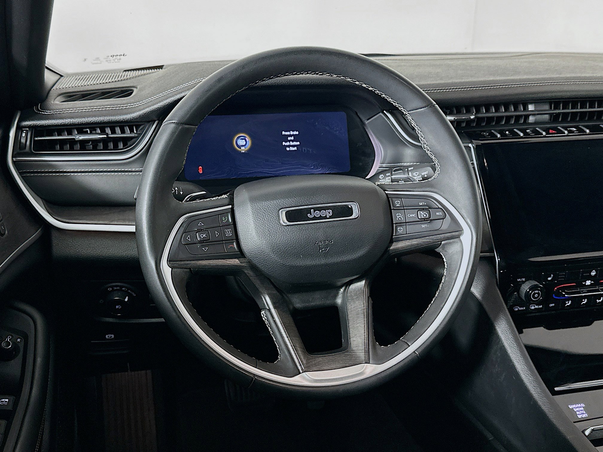 Used 2024 Jeep Grand Cherokee Limited image 18