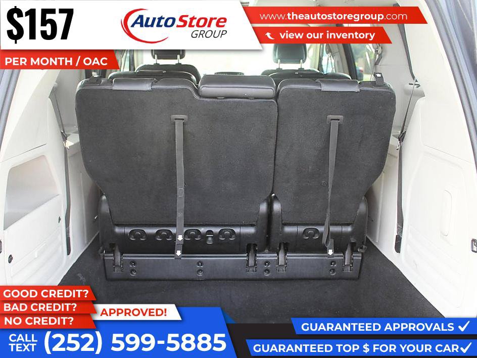 Used 2013 Chrysler Town & Country Touring FWD image 10