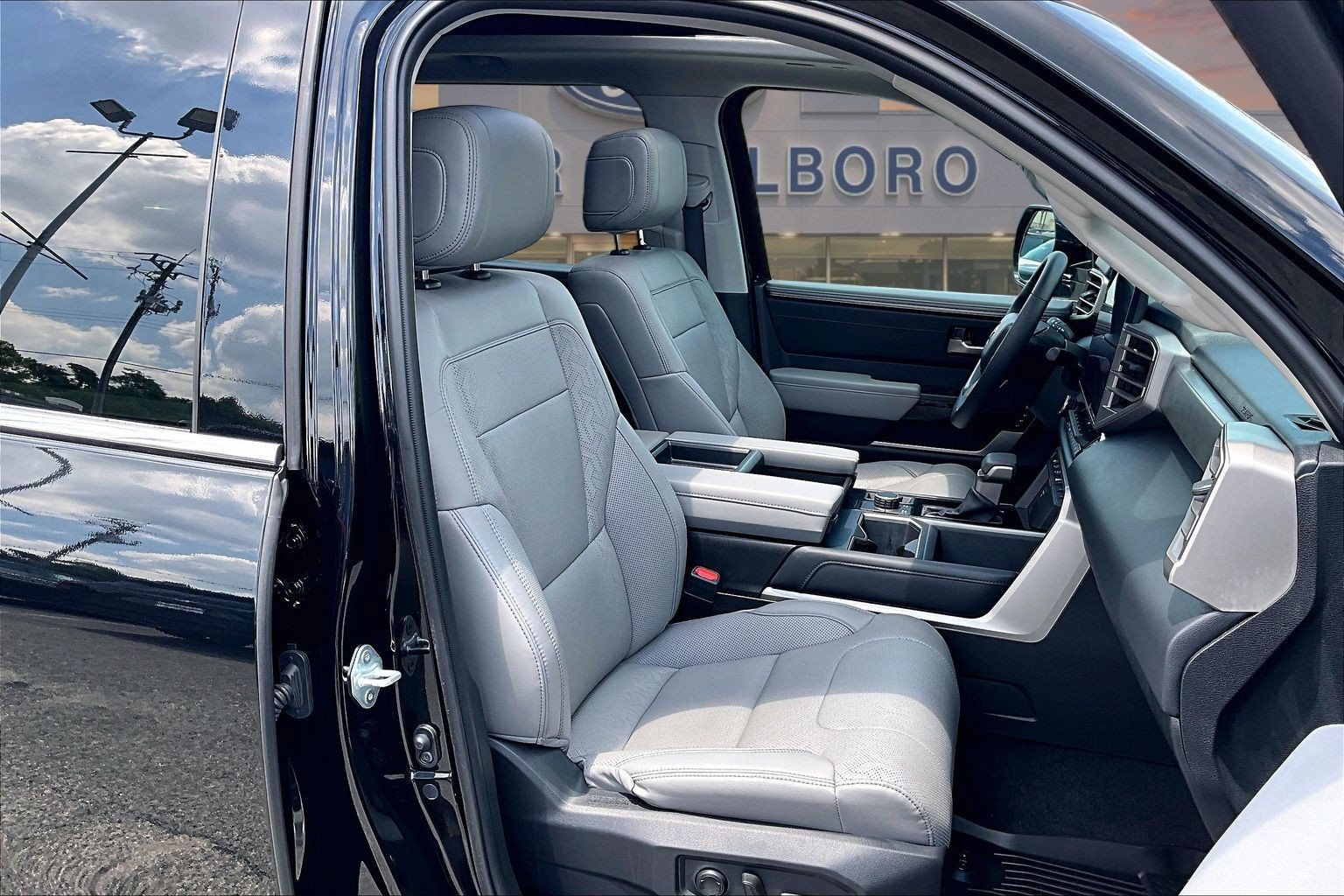 Used 2023 Toyota Tundra Limited AWD/4WD image 7