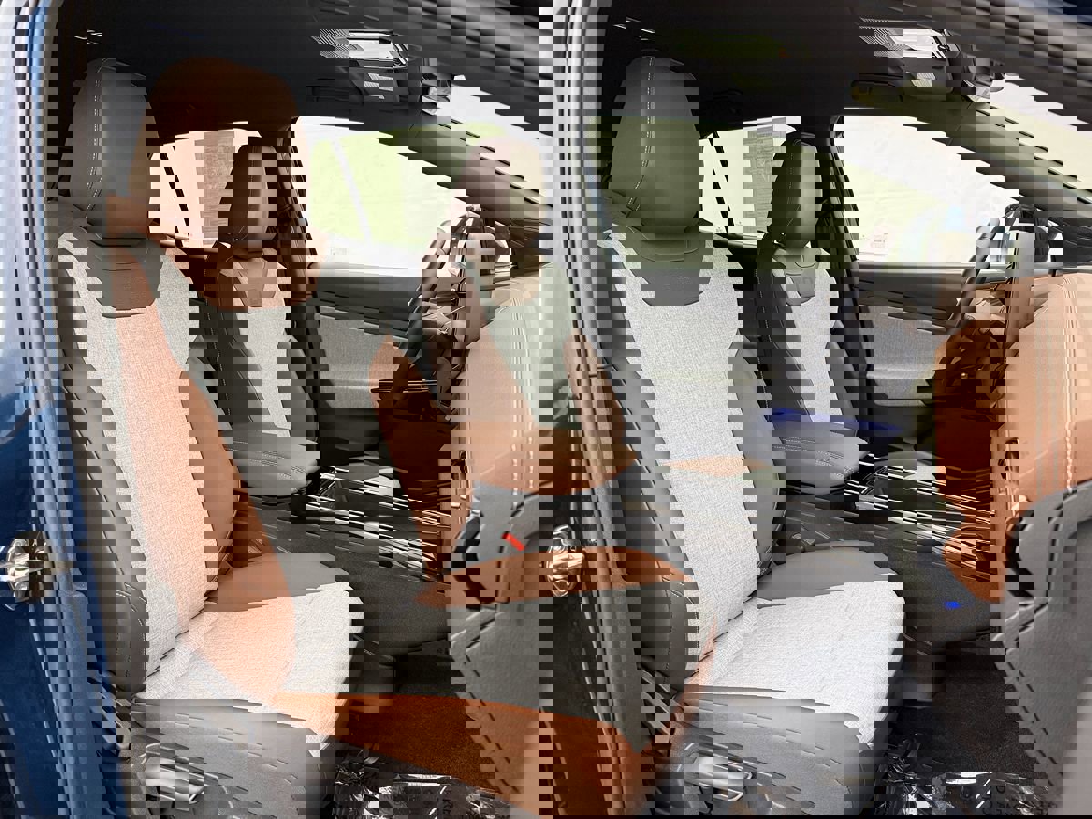 Used 2023 Volkswagen ID.4 Pro image 3