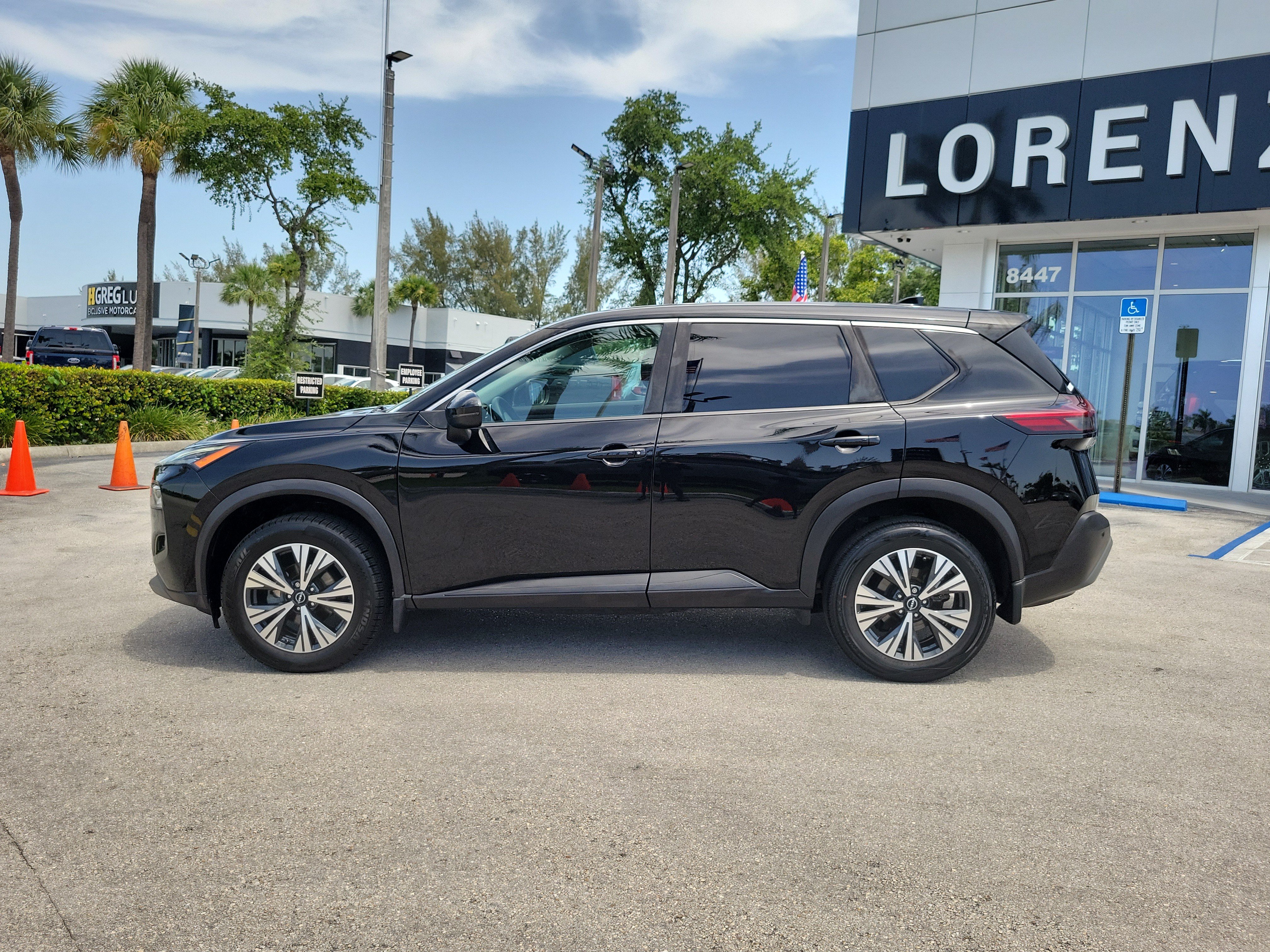 Used 2022 Nissan Rogue SV FWD image 8