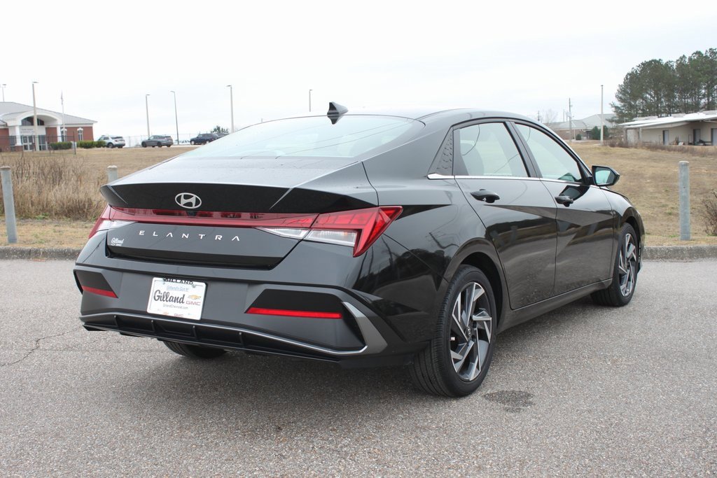 Used 2024 Hyundai Elantra SEL w/ Convenience Package image 19