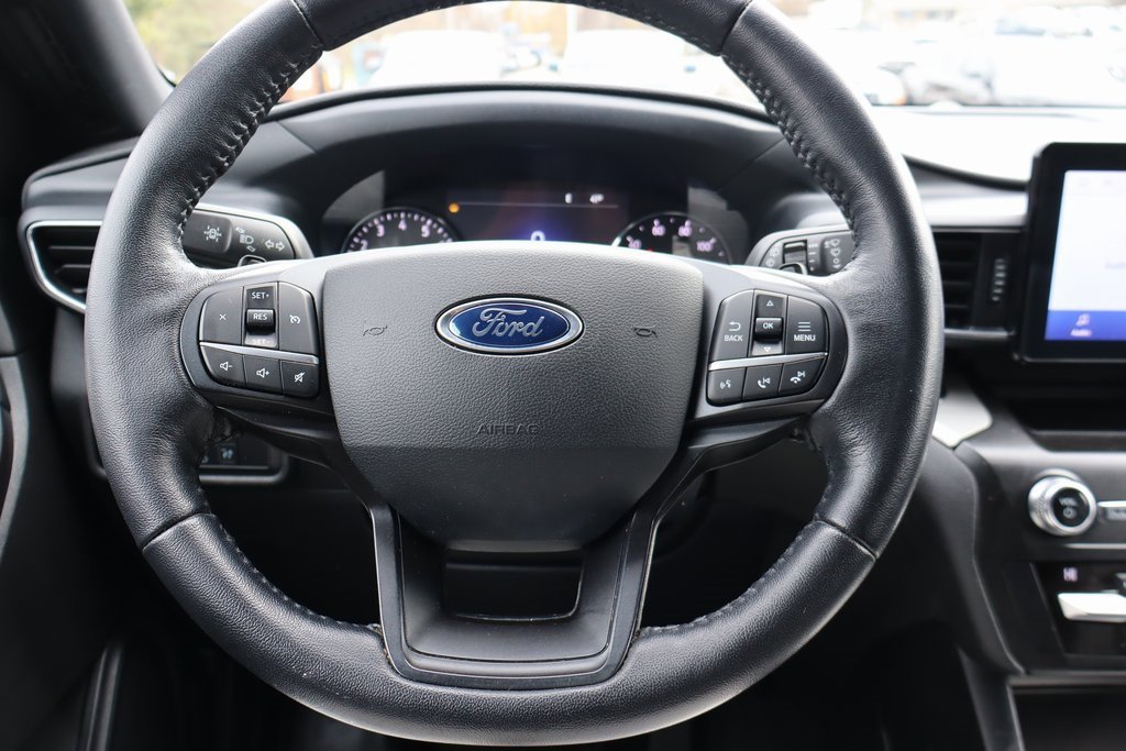 Used 2020 Ford Explorer XLT w/ Equipment Group 202A image 6
