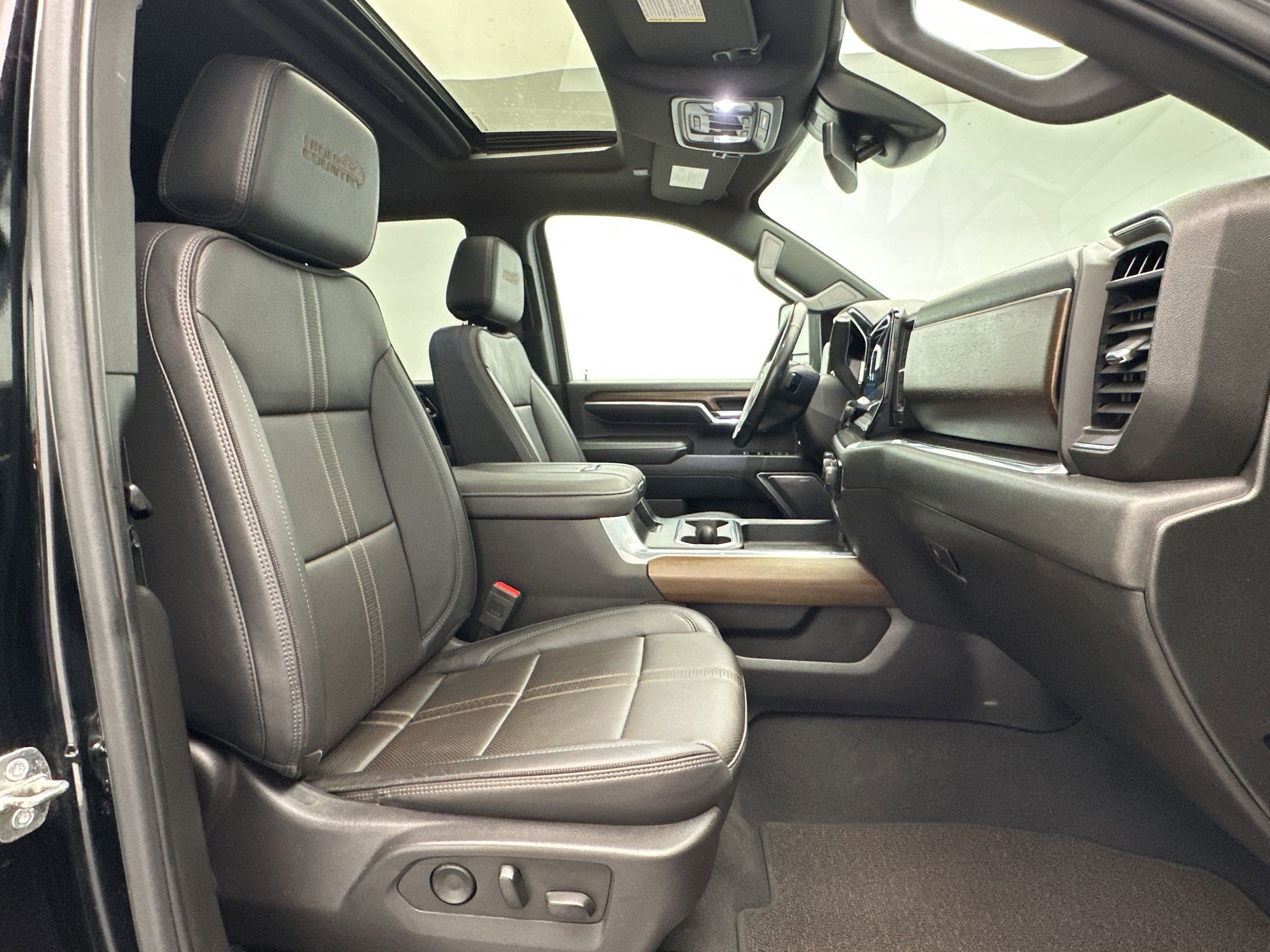 Certified 2024 Chevrolet Silverado 2500 High Country w/ Midnight Edition image 30