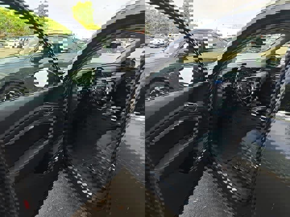 Used 2024 Audi Q8 e-tron Premium Plus image 8