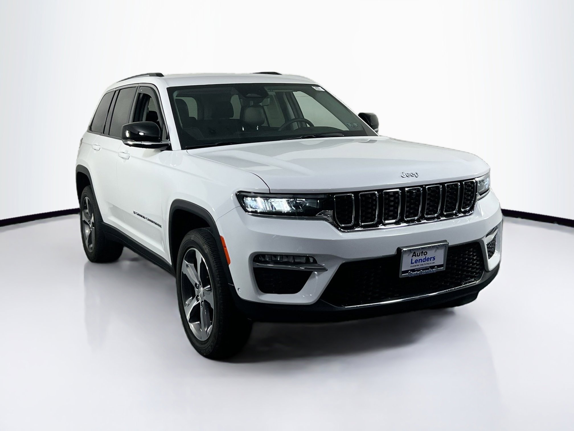 Used 2023 Jeep Grand Cherokee Limited w/ Luxury Tech Group II image 3