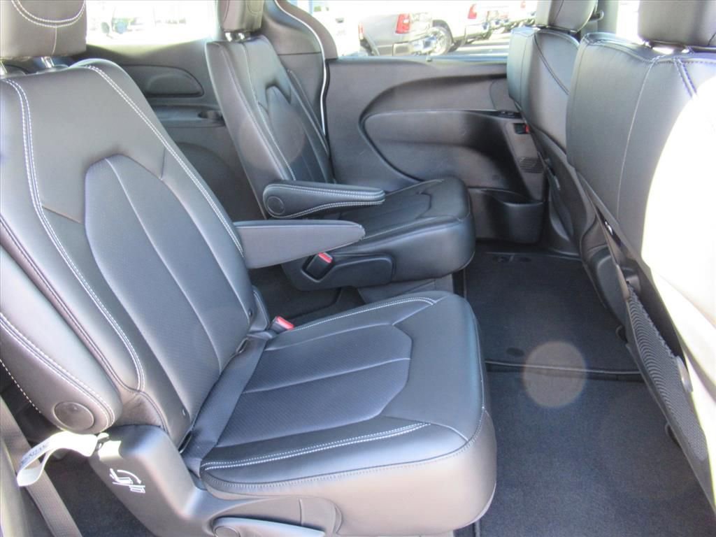 New 2026 Chrysler Pacifica Select FWD image 27